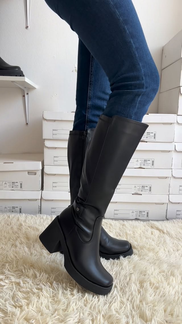 Bota Olívia - Meia Brinde