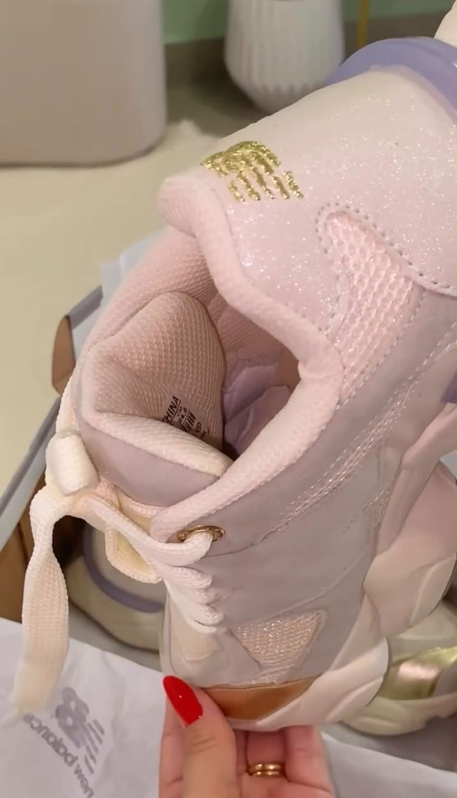 Tênis Casual Feminino Inspired NB – Elegância, Conforto e Sofisticação