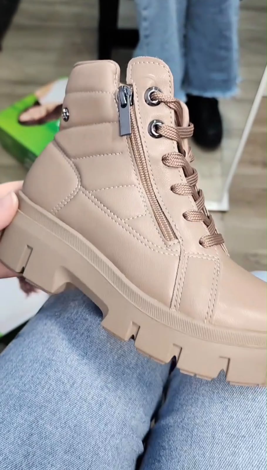 Bota Coturno Feminina Tratorada Premium – Elegância, Conforto e Estilo